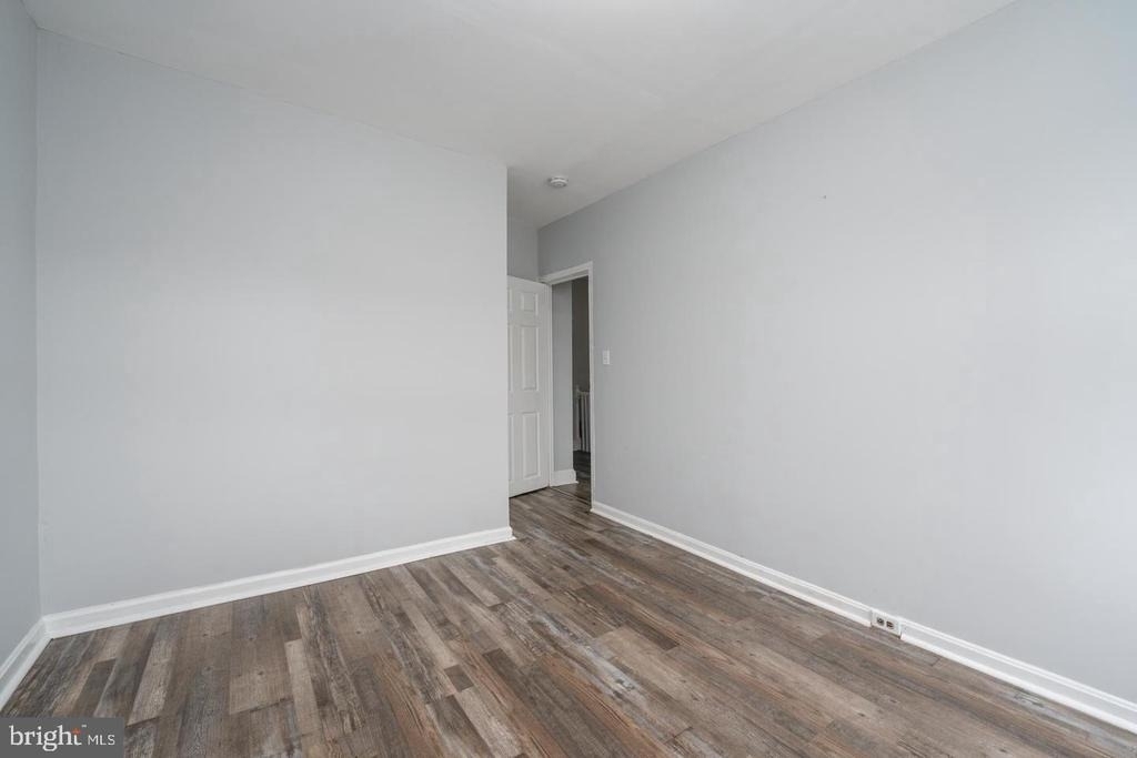 3050 Mayfield Avenue - Photo 11