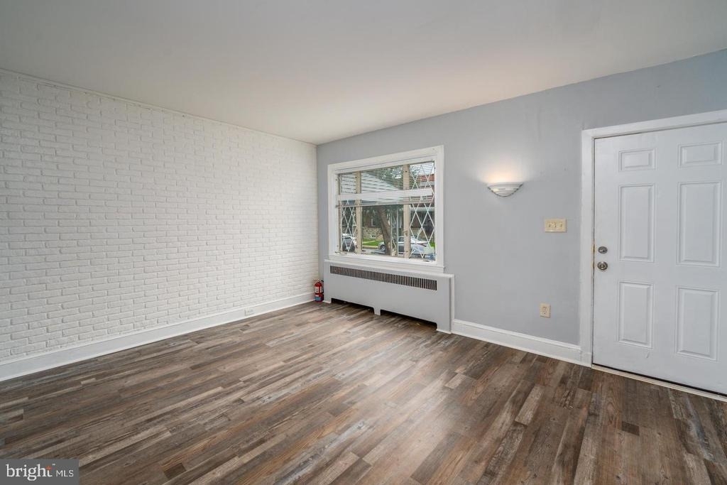 3050 Mayfield Avenue - Photo 2