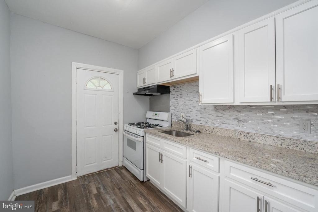 3050 Mayfield Avenue - Photo 5