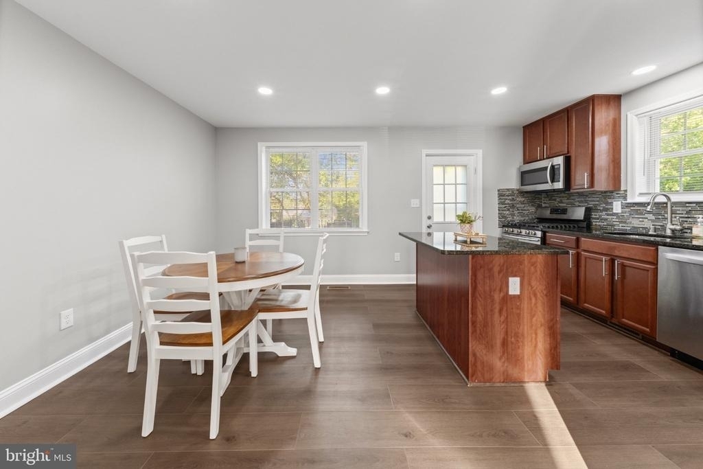 5922 Cedonia Avenue - Photo 4