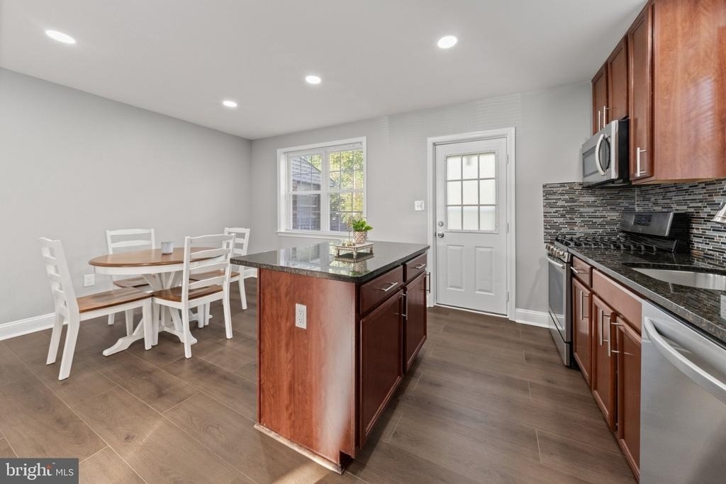 5922 Cedonia Avenue - Photo 5