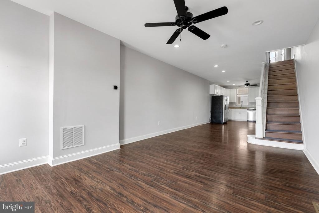 539 W 27th Street W - Photo 4
