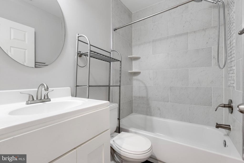 539 W 27th Street W - Photo 20