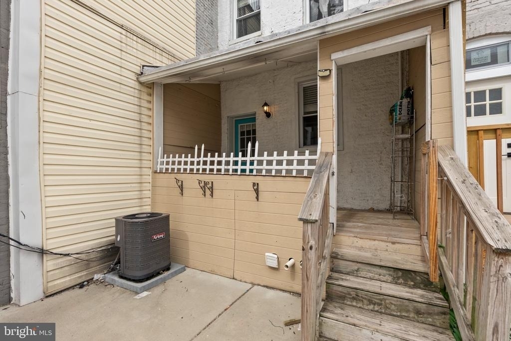 539 W 27th Street W - Photo 30