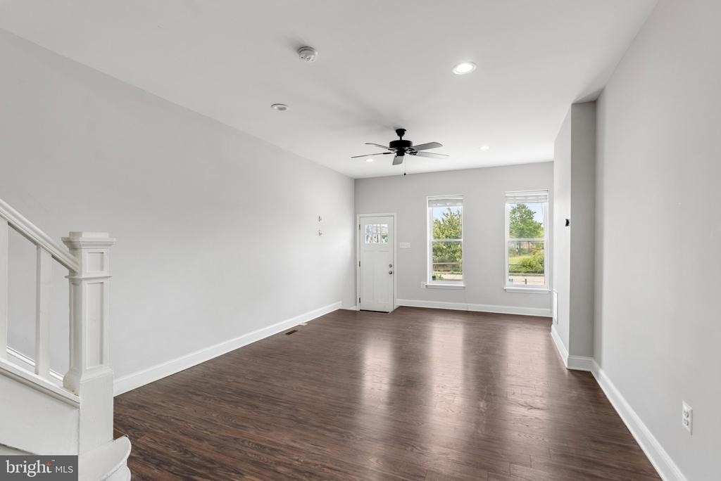 539 W 27th Street W - Photo 3