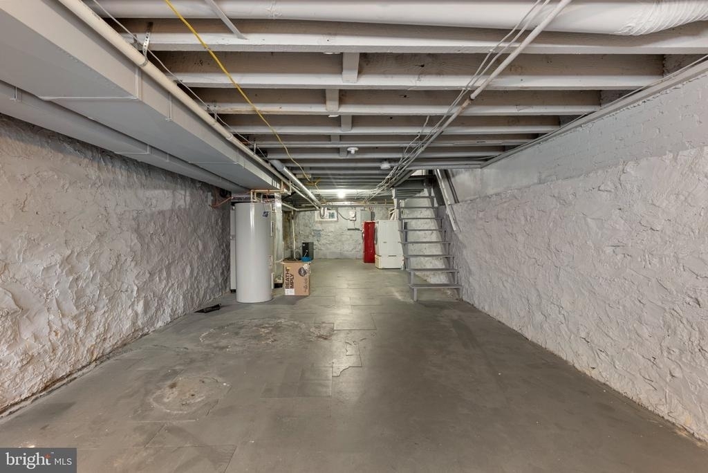539 W 27th Street W - Photo 25