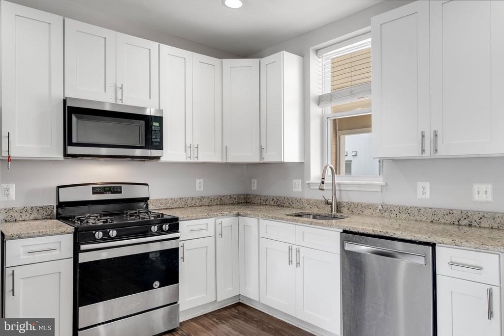 539 W 27th Street W - Photo 9