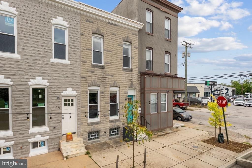 539 W 27th Street W - Photo 2