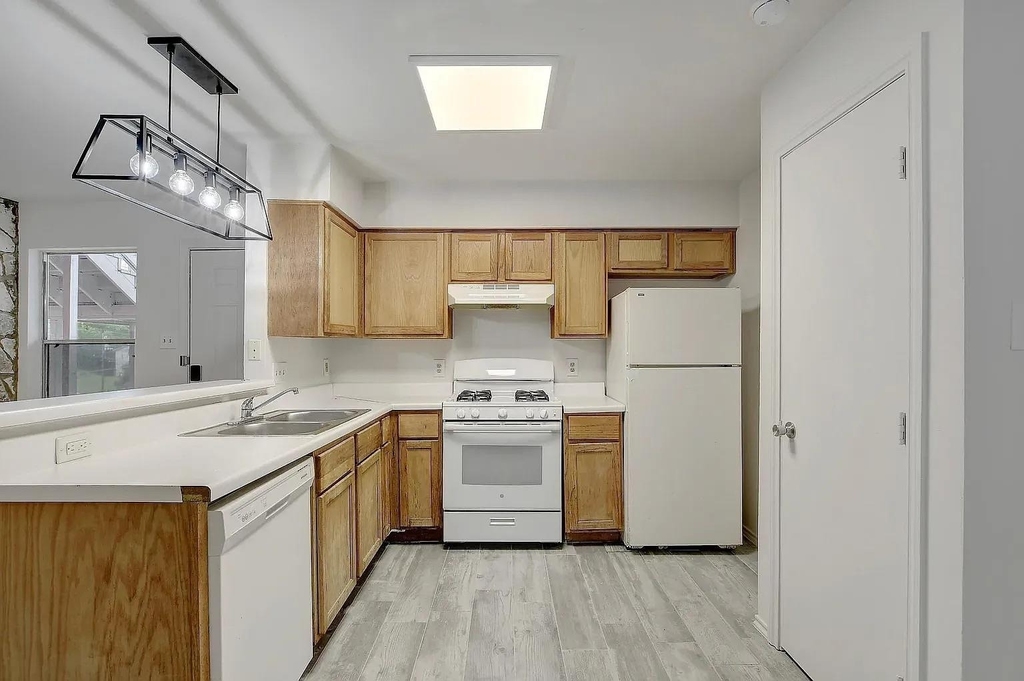 809 Bracewood Cir - Photo 4