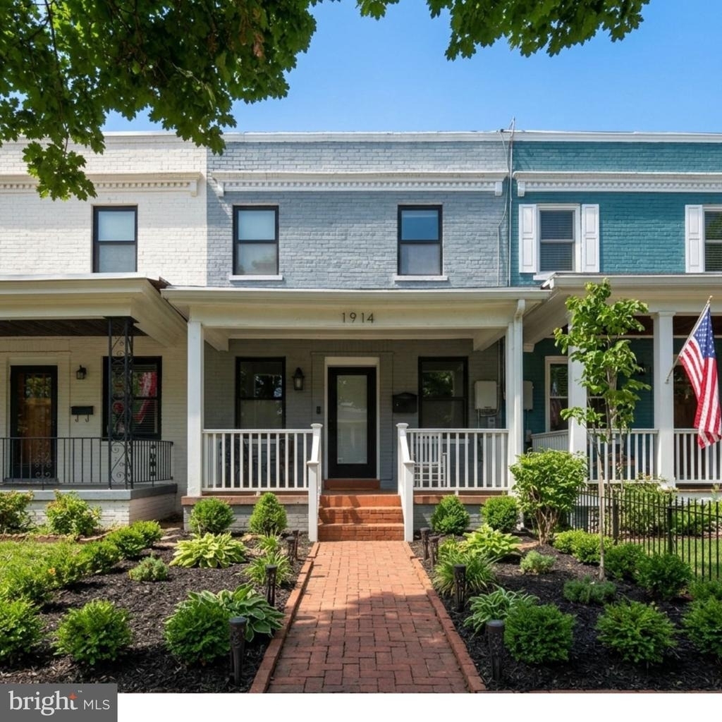 1914 D Street Ne - Photo 0