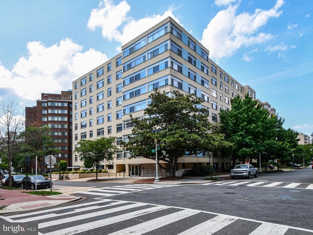 2401 H Street Nw - Photo 0