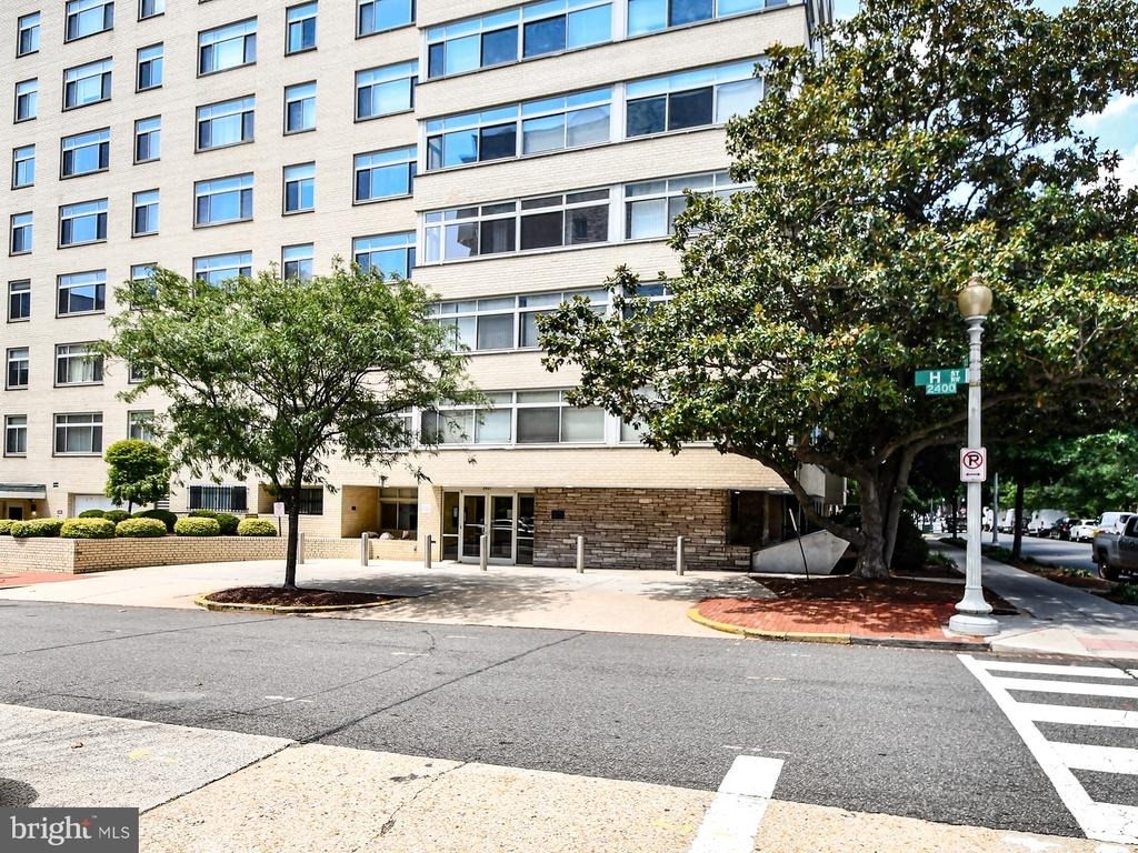 2401 H Street Nw - Photo 1