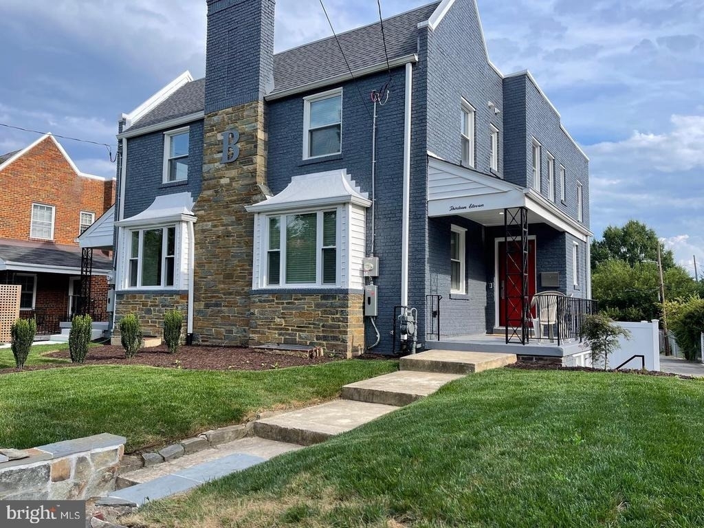 1311 Allison Street Ne - Photo 0