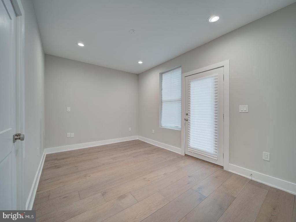 1914 Capitol Avenue Ne - Photo 30