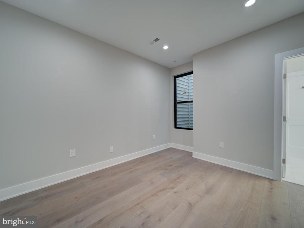 1914 Capitol Avenue Ne - Photo 27