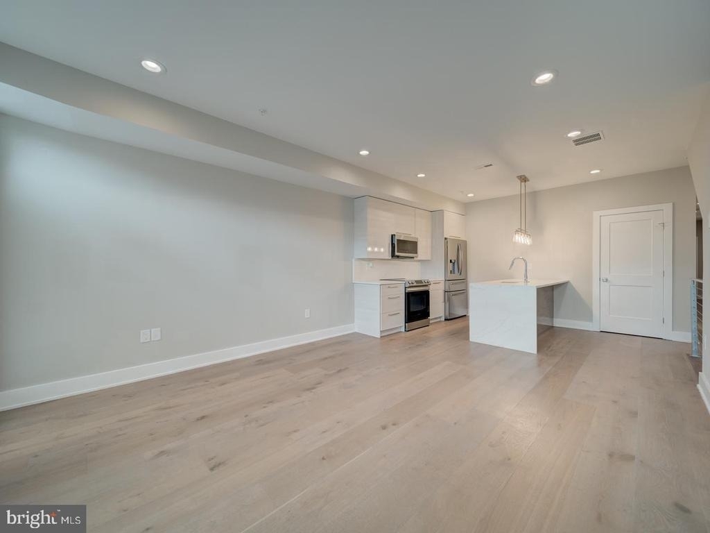 1914 Capitol Avenue Ne - Photo 11