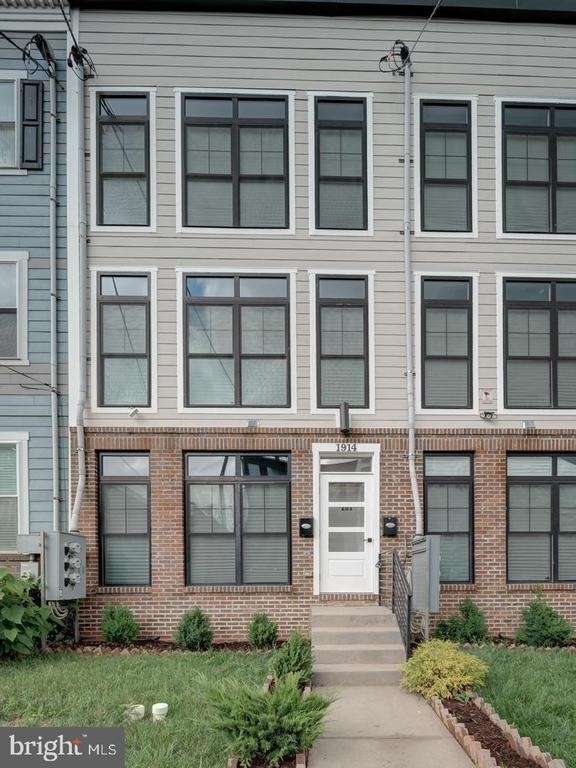 1914 Capitol Avenue Ne - Photo 1