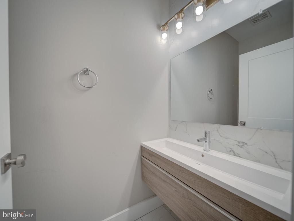 1914 Capitol Avenue Ne - Photo 16