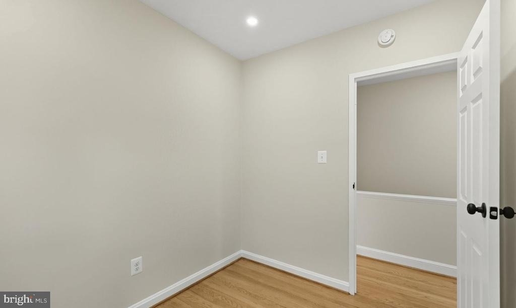 5916 8th Street Ne - Photo 9