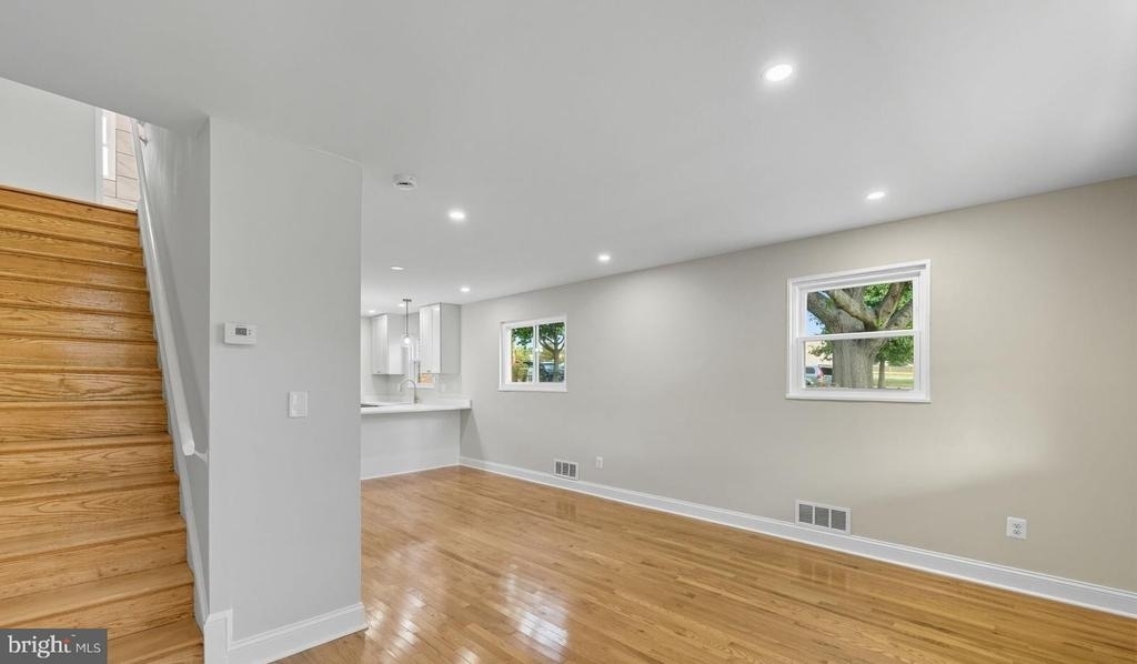 5916 8th Street Ne - Photo 5