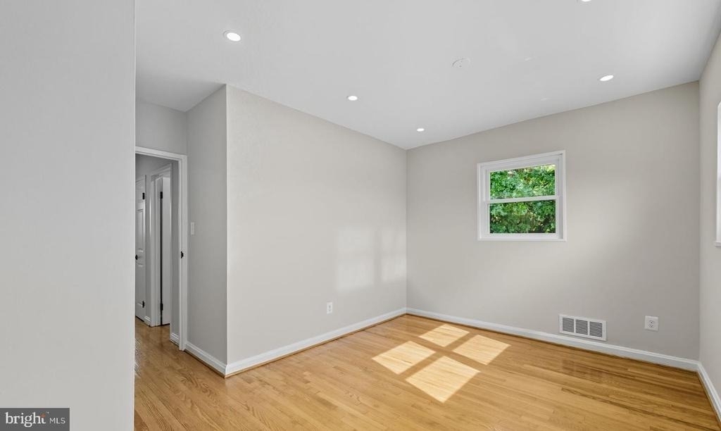 5916 8th Street Ne - Photo 14