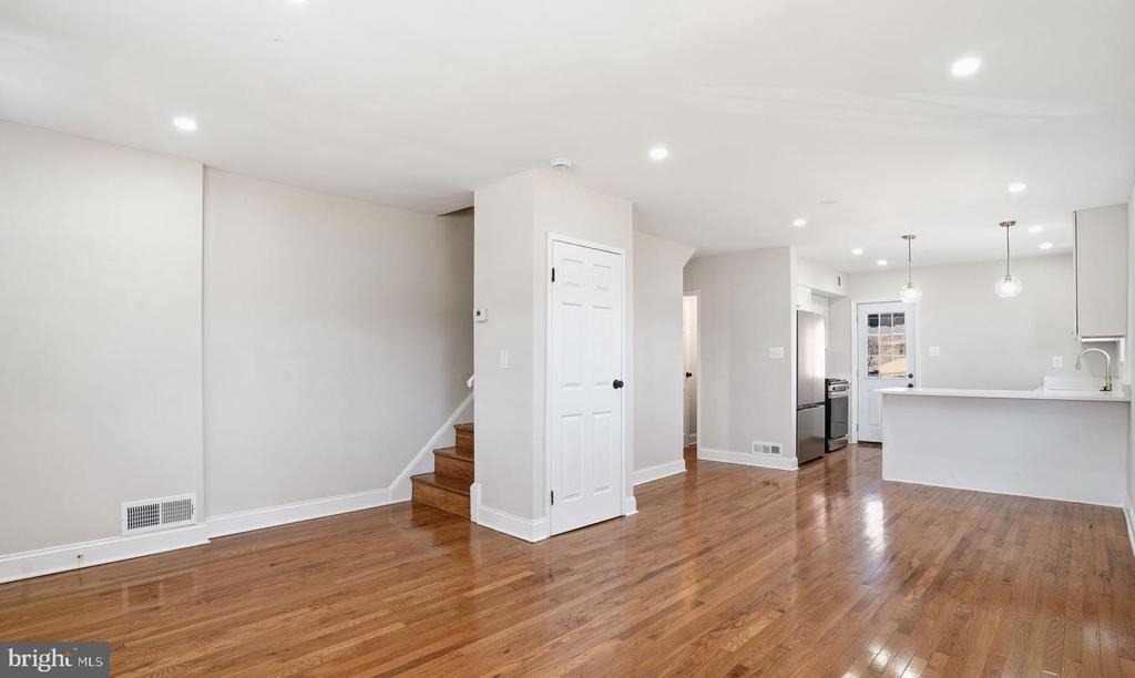 5916 8th Street Ne - Photo 1