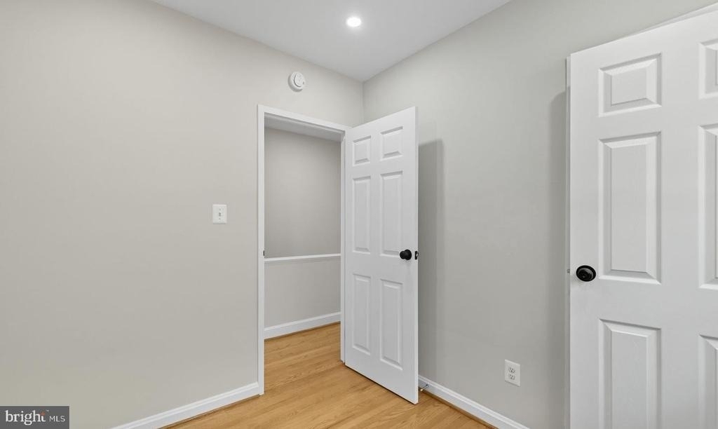 5916 8th Street Ne - Photo 8