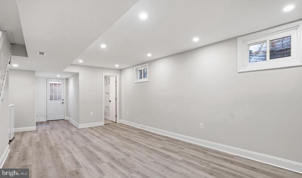 5916 8th Street Ne - Photo 18