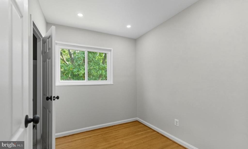 5916 8th Street Ne - Photo 7