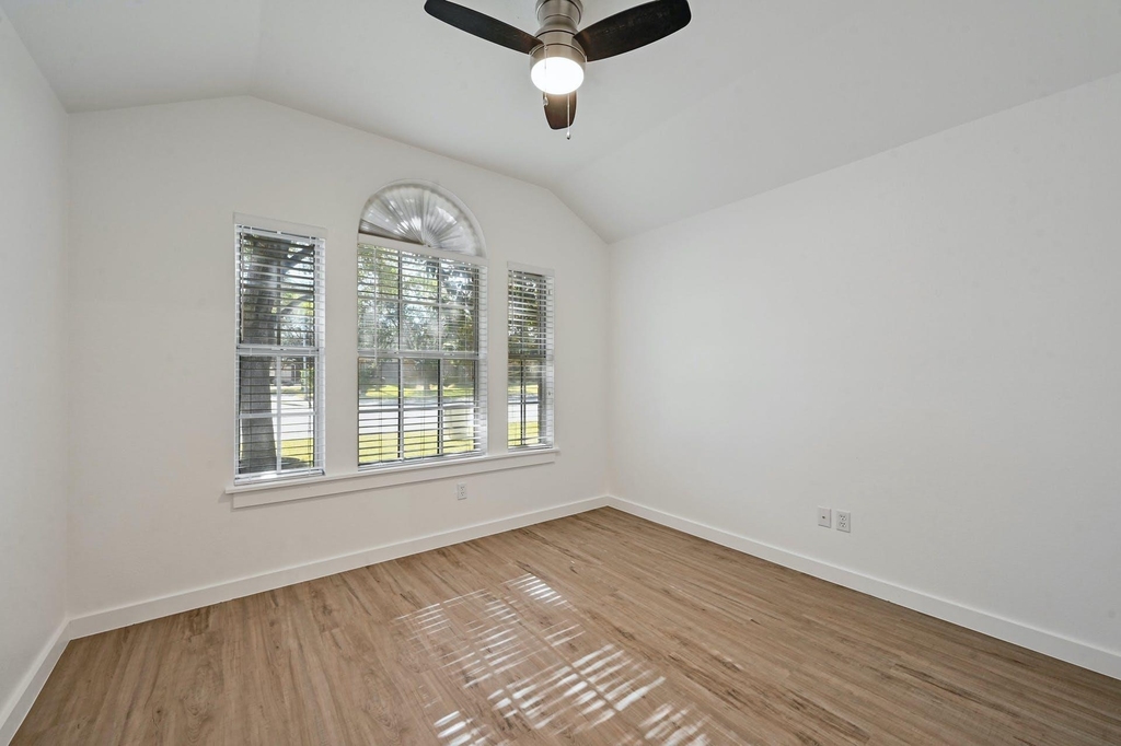 2738 Winding Brook Dr - Photo 20