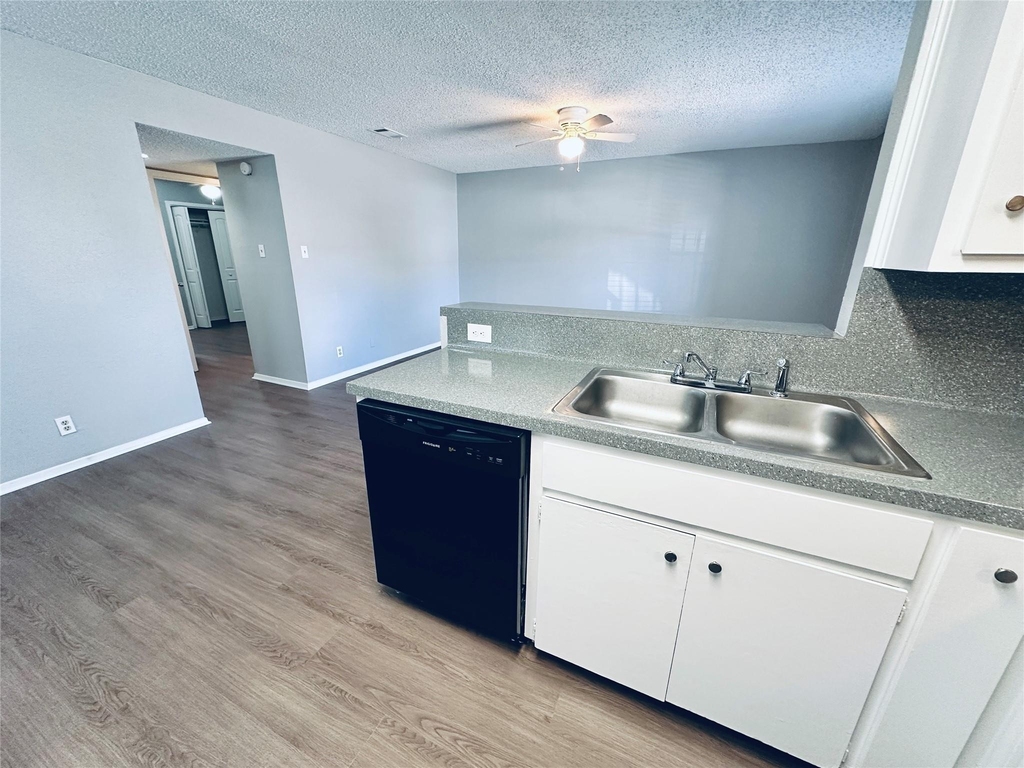 5500 Rose Hill Cir - Photo 3