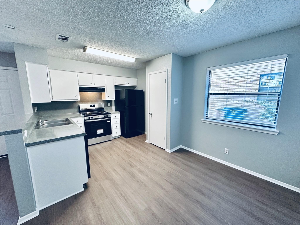 5500 Rose Hill Cir - Photo 4