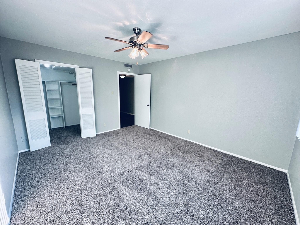 601 W 11th St - Photo 12