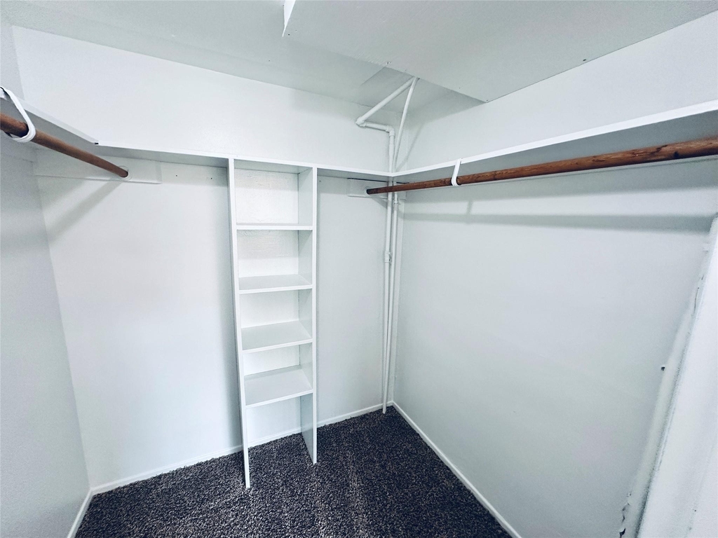 601 W 11th St - Photo 13