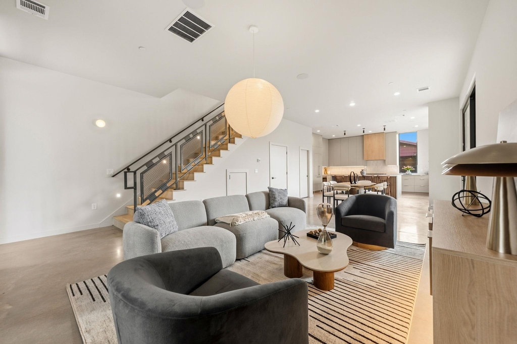 1403 Barton Hills Dr - Photo 3