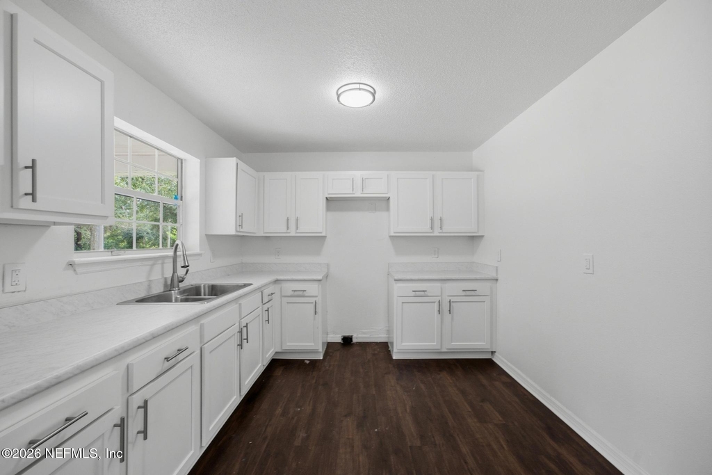 2117 W 39th Street - Photo 5