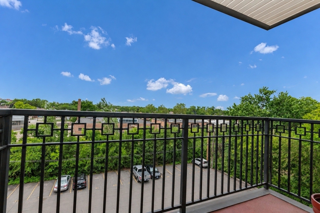6490 N Northwest Highway - Photo 18