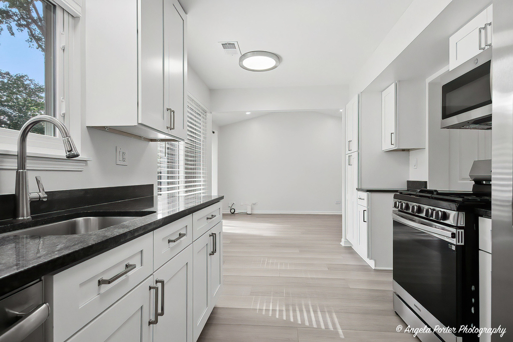 1240 Huntington Drive - Photo 8