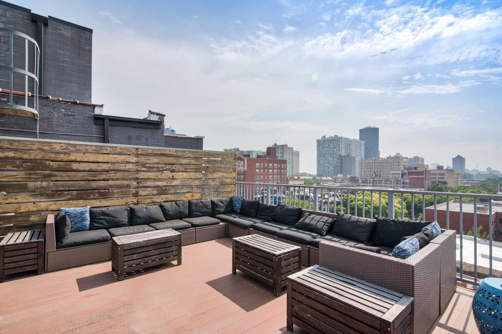 5718 N Winthrop Avenue - Photo 1