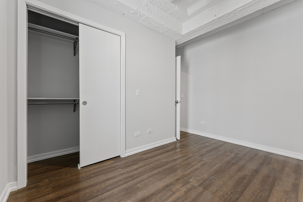 5718 N Winthrop Avenue - Photo 7