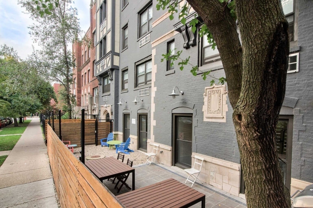 5718 N Winthrop Avenue - Photo 12