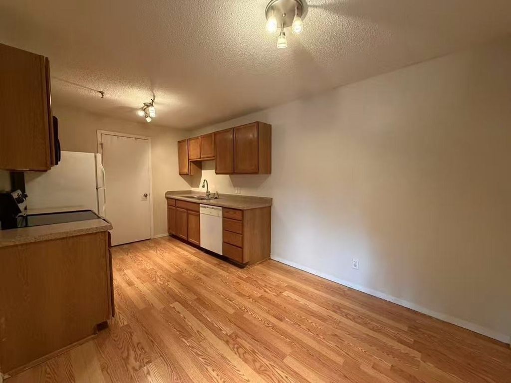1320 Brook Street - Photo 6