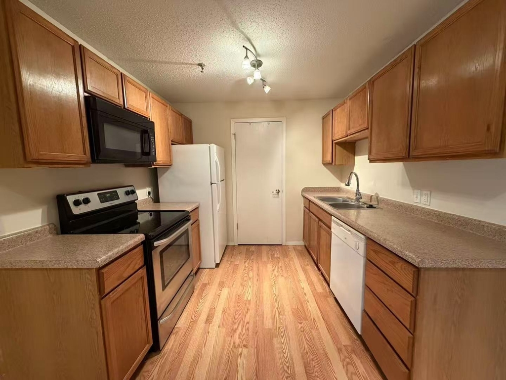 1320 Brook Street - Photo 8