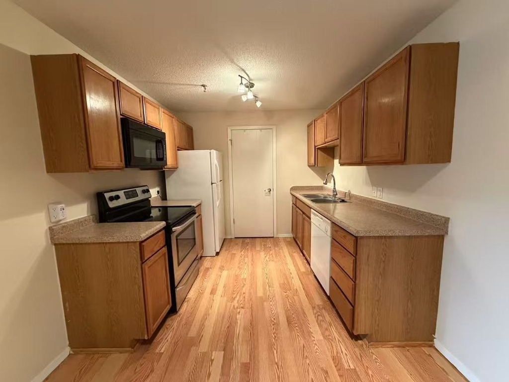 1320 Brook Street - Photo 7