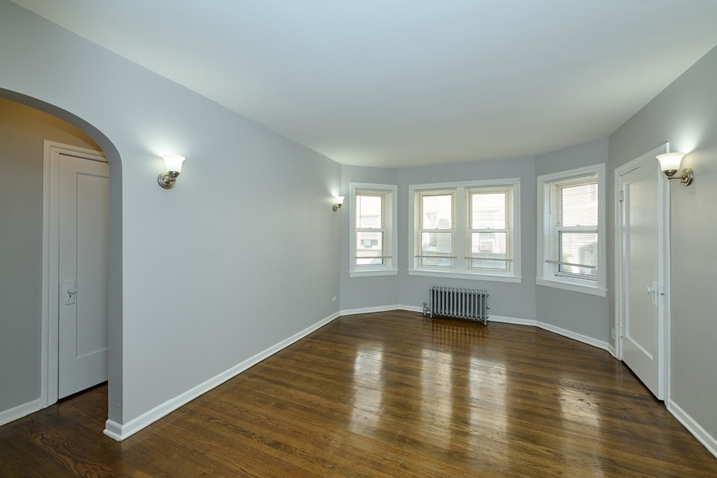 6322 N Albany Avenue - Photo 2