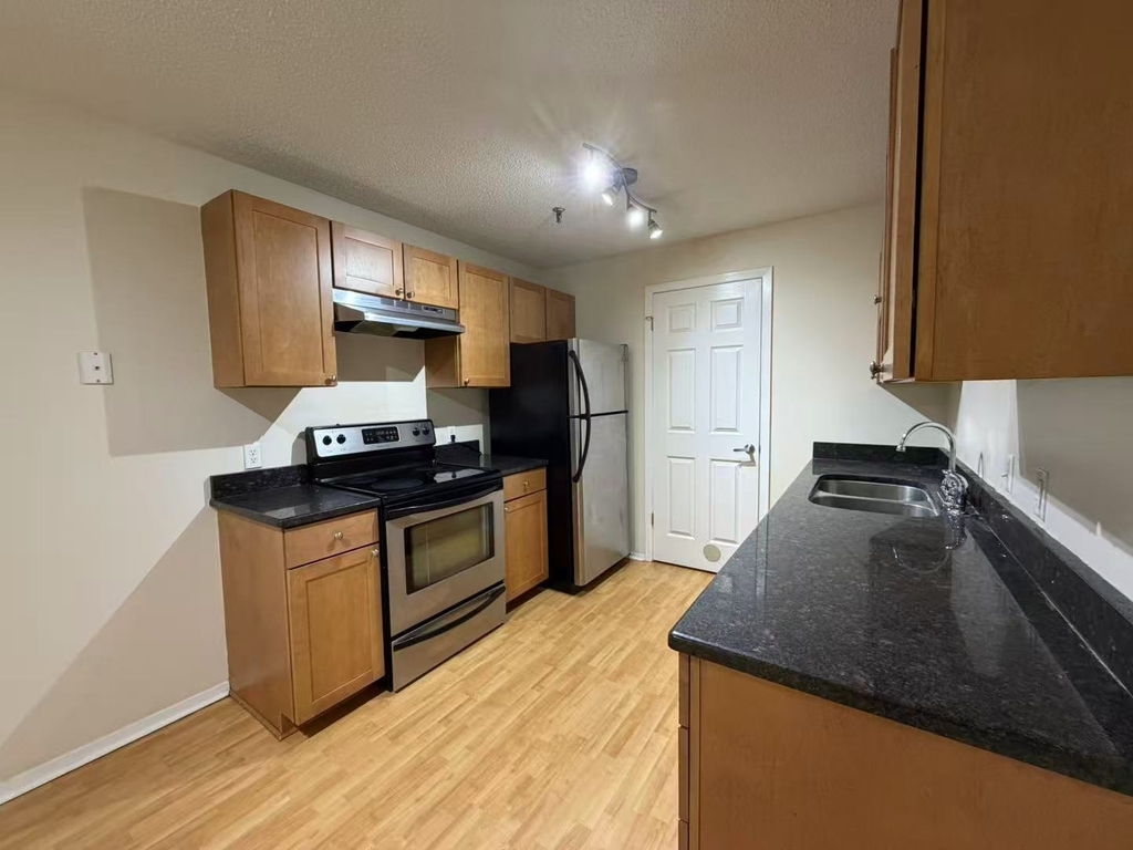1330 Brook Street - Photo 4