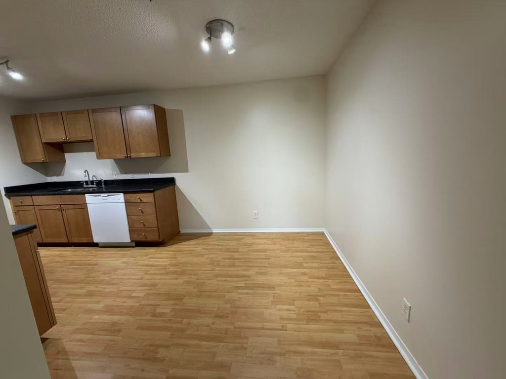 1330 Brook Street - Photo 6