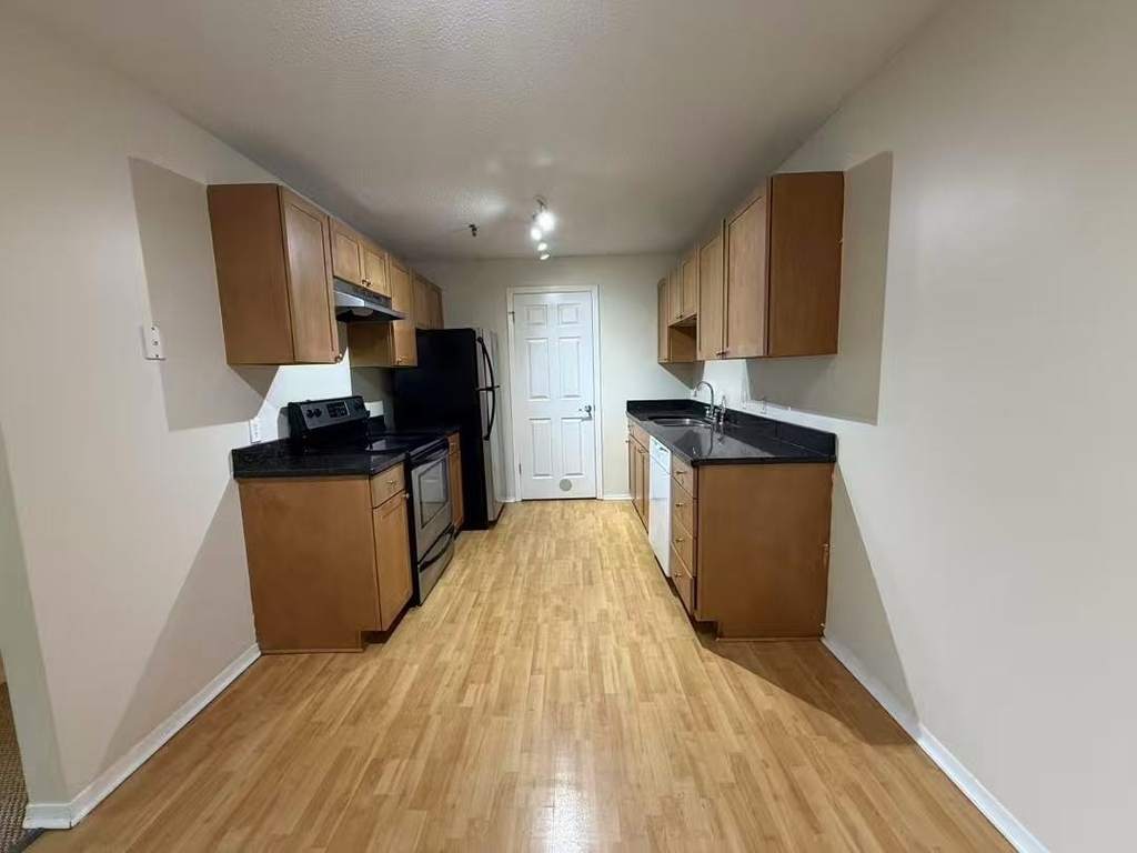 1330 Brook Street - Photo 3