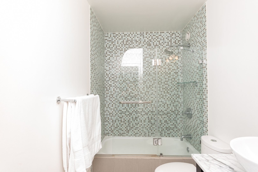 211 E Ohio Street - Photo 14