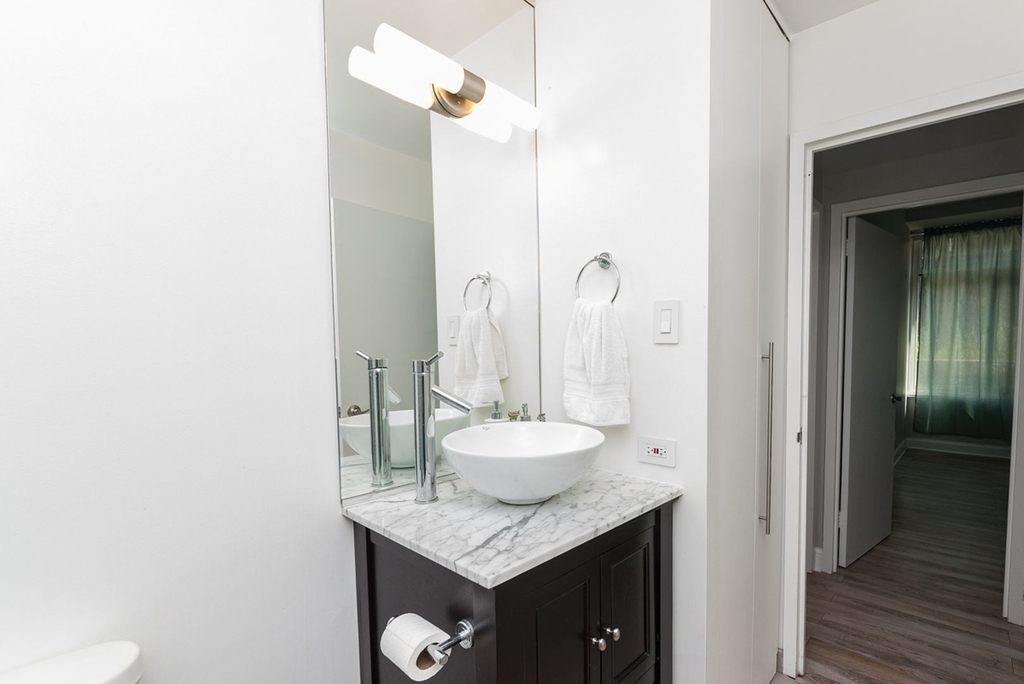 211 E Ohio Street - Photo 13